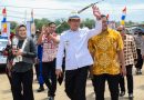 Gubernur dan Kapolda Jabar Didampingi Bupati Indramayu Laksanakan Bakti Sosial Kepada Nelayan Karangsong