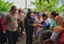 Pasca Banjir, Bupati Nina Agustina Tinjau Bantuan Warga Desa Cikawung